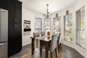Luxury Modern 4BR | Hot Tub | Mins to DT & Rainey - Image 5