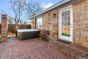 Luxury Modern 4BR | Hot Tub | Mins to DT & Rainey - Image 2