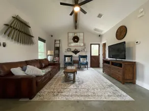 Quiet and Private Cottage on 10 Acres with Hot Tub - Image 3