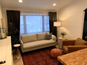 Light-filled, luxurious loft in Old Town. - Image 2