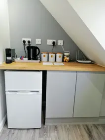 One bed ensuite Studio/Apartment with free parking - Image 2