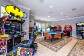 Large Space ★ Heated Pool ★ Close to Universal - Image 4