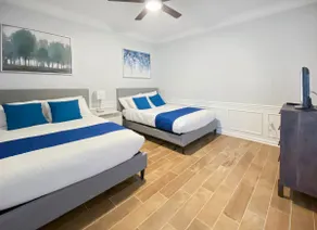 Large Space ★ Heated Pool ★ Close to Universal - Image 2