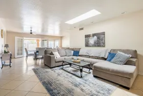 Spacious home! Heated pool, sundeck, and sports court - Image 5