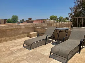 Spacious home! Heated pool, sundeck, and sports court - Image 4