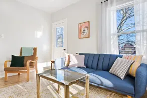Spacious 1-bdrm - WiFi, Parking, Kitchen - Image 2