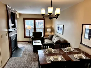 King Bed Slope Side Retreat in Village Central - Image 5