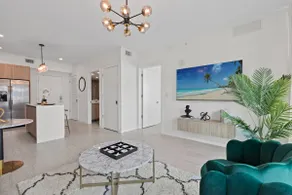 Miami Design District | King Bed + Free Parking - Image 4