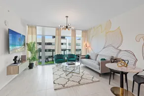 Miami Design District | King Bed + Free Parking - Image 2