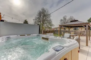 Spacious 5-Bedroom Retreat - Hot Tub - Games - Image 2
