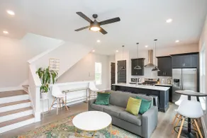 Boutique Townhome |3 bd! Parking! 12 min to DT! - Image 2