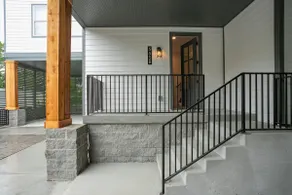 Boutique Townhome |3 bd! Parking! 12 min to DT! - Image 4
