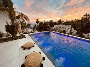 Awesome Brand new HomeW distance to private beach - Image 5