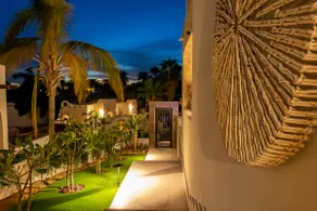 Awesome Brand new HomeW distance to private beach - Image 4