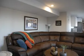 Cozy 2 bedroom apartment with panoramic views. - Image 5
