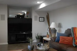 Cozy 2 bedroom apartment with panoramic views. - Image 3