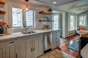 Stunning lake cottage in the heart of wine country - Image 4