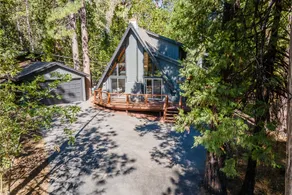 Bay to Chalet - Enjoy our private lake! - Image 2