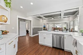 Landmark Beach House w/ Spacious Backyard - LB Gem - Image 5