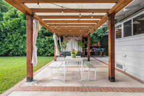 Landmark Beach House w/ Spacious Backyard - LB Gem - Image 3
