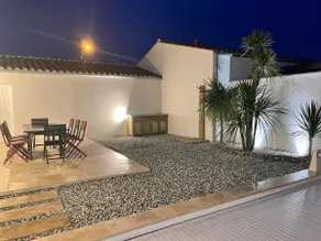 Charming villa with pool - Image 5