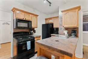 Cozy & Central 2BR ~ Steps from Walnut St! - Image 4