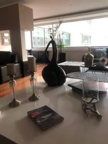 Luxurious and spacious apartment with an excellent location - Image 5