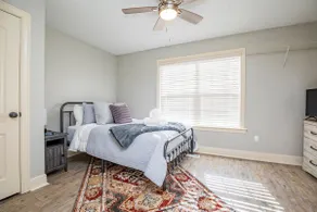 Convenient 2 BR/ 2 BA condo 1.3 miles from campus! - Image 3