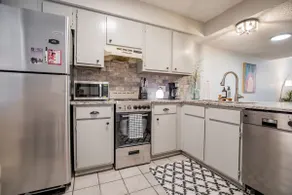 Convenient 2 BR/ 2 BA condo 1.3 miles from campus! - Image 5