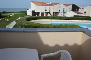 Sea view apartment with pool - Image 2