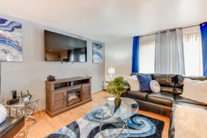 Awesome & 2Beautiful Open-Concept Luxury Condo - Image 2