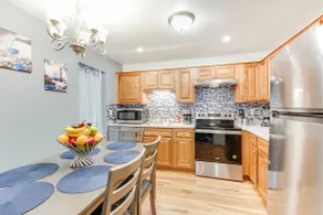 Awesome & 2Beautiful Open-Concept Luxury Condo - Image 3