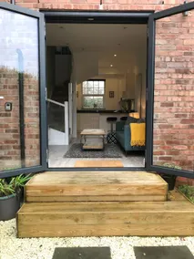 The Annexe: Village centre flat with parking - Image 2