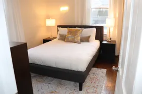 1BR Apartment - Walk to Shops - Downtown OAK PARK - Image 2