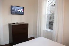 1BR Apartment - Walk to Shops - Downtown OAK PARK - Image 3