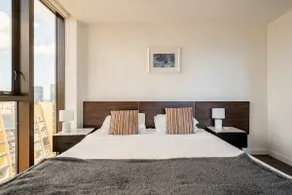 2 Bed Apartment - City & Yarra views -Free Parking - Image 5