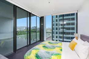 2 Bed Manhattan Apt + single car space - Image 5