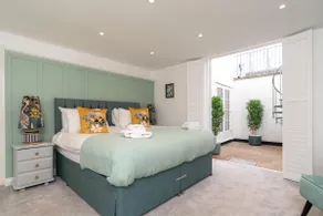 Stunning 2 Bed Basement Flat in the Heart of Cheltenham! - Image 2