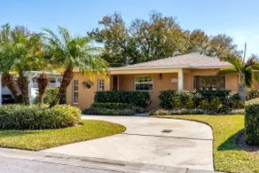 Beautiful Oasis Home, Walking Distance to Ray Jay - Image 2