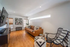 Beautiful Oasis Home, Walking Distance to Ray Jay - Image 3