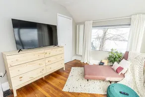 Hot Tub Riverfront Bungalow w/Stunning Views - Image 4