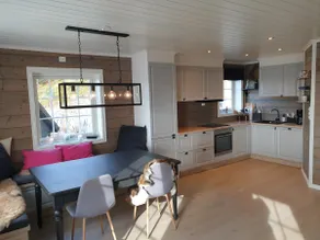 Family-friendly cottage with a stunning view! - Image 3