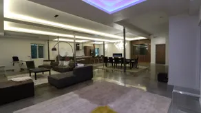 Modern Large Stylist Loft - Image 3