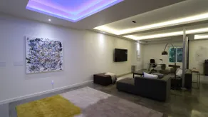 Modern Large Stylist Loft - Image 2
