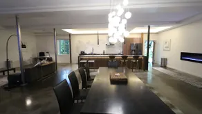 Modern Large Stylist Loft - Image 5
