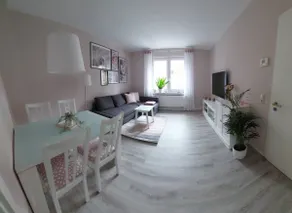 Helles modern eingerichtetes Apartment - Image 2