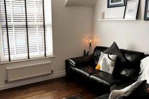 LUXURIOUS LODGE SET IN THE HEART OF DURHAM CITY. - Image 3