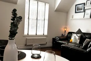 LUXURIOUS LODGE SET IN THE HEART OF DURHAM CITY. - Image 2