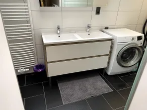 Beautiful ground floor apartment with free parking - Image 4