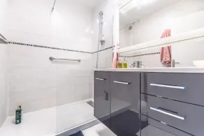 Luxury Apartment In A Residence In Saint Tropez - Image 3